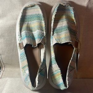 NWT SANUK Women’s size 9 Donna St Artesano blue and green shoes foam comfort NEW